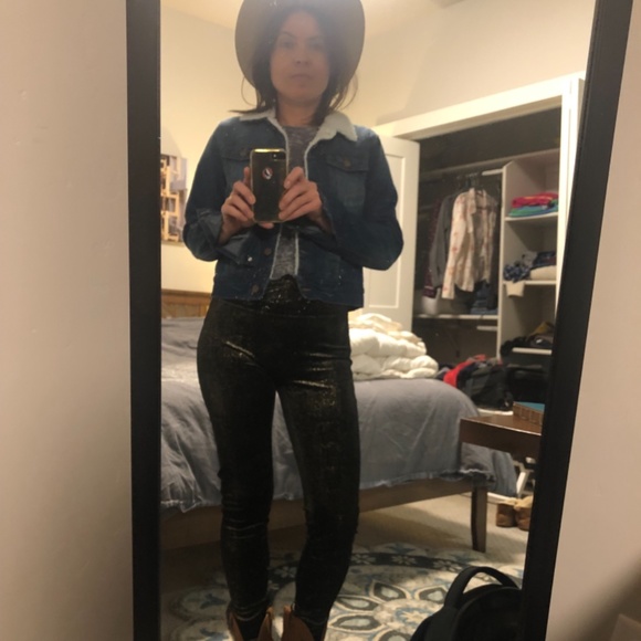 Joy Lee - Picture 5 of 8